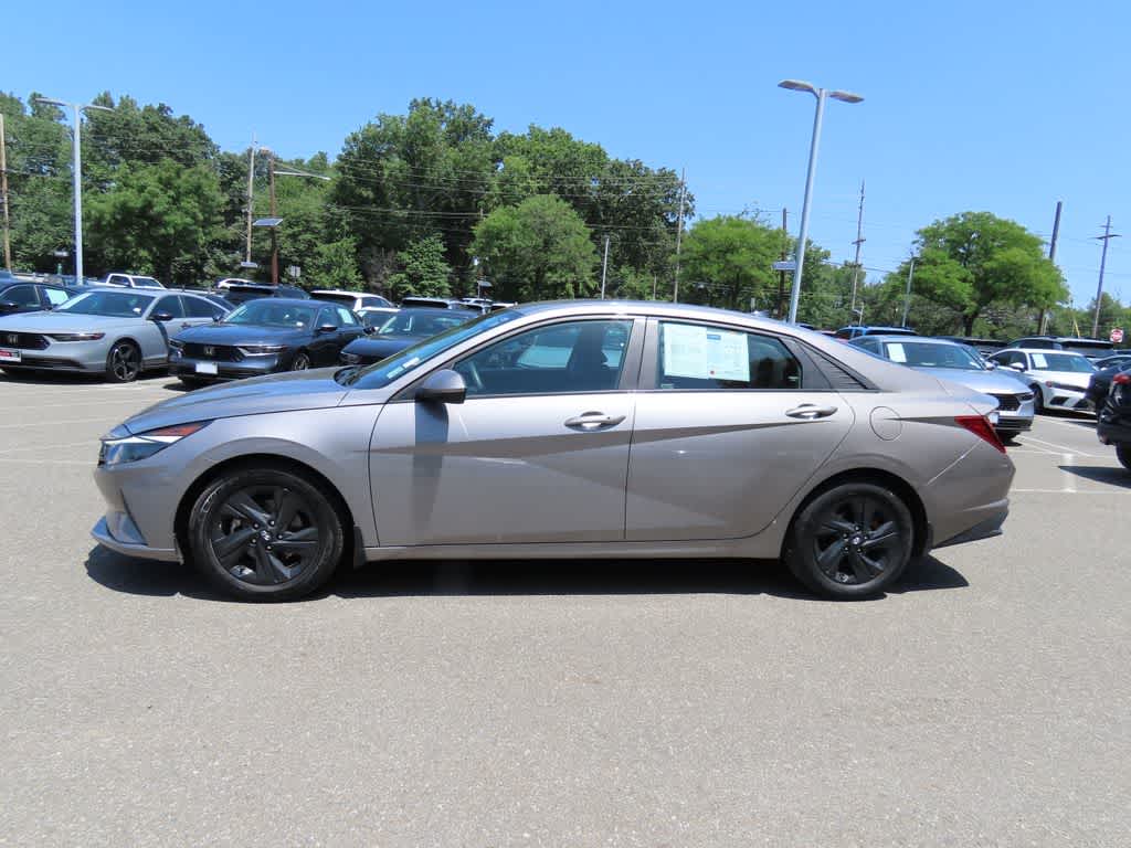 Thumbnail: 2022 Hyundai Elantra - 2