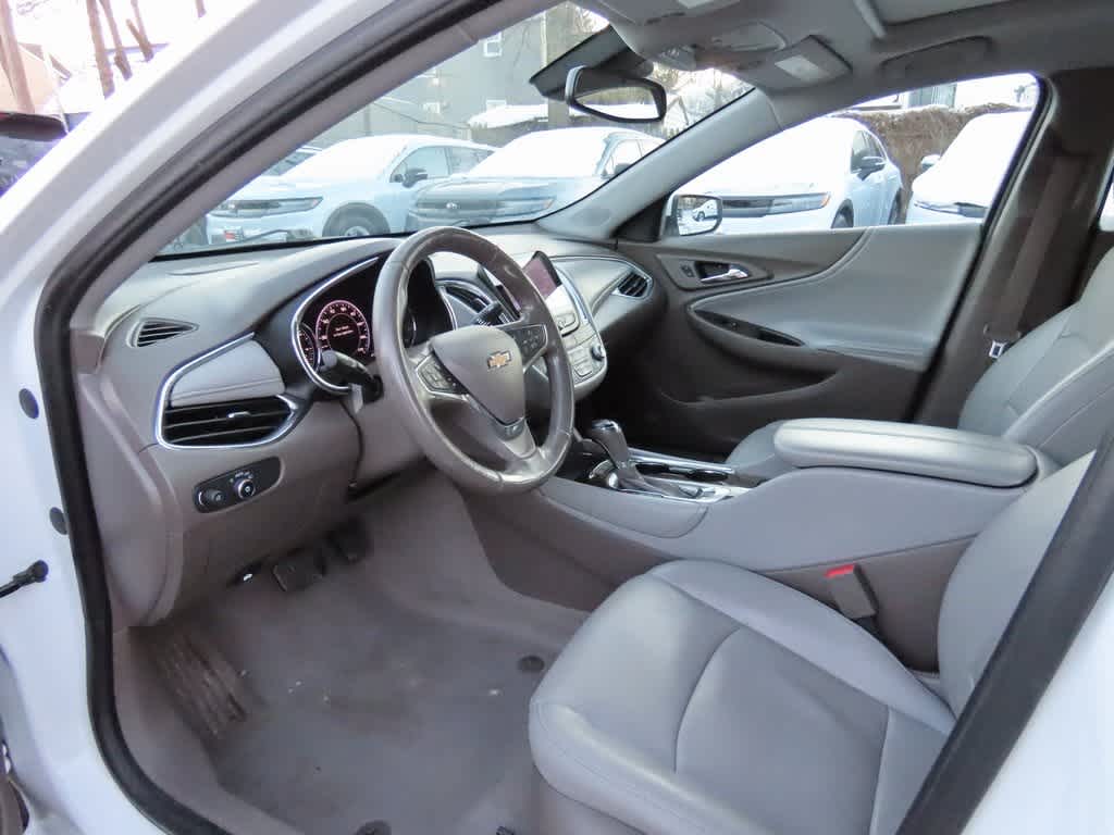 Thumbnail: 2019 Chevrolet Malibu - 2