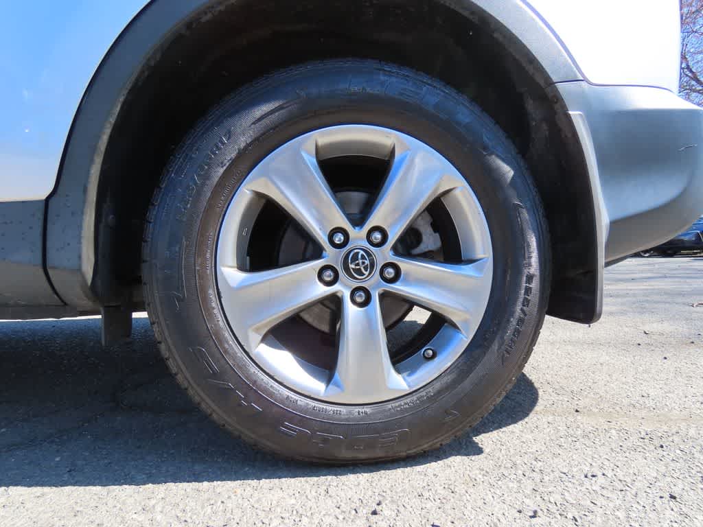 Thumbnail: 2015 Toyota RAV4 - 9