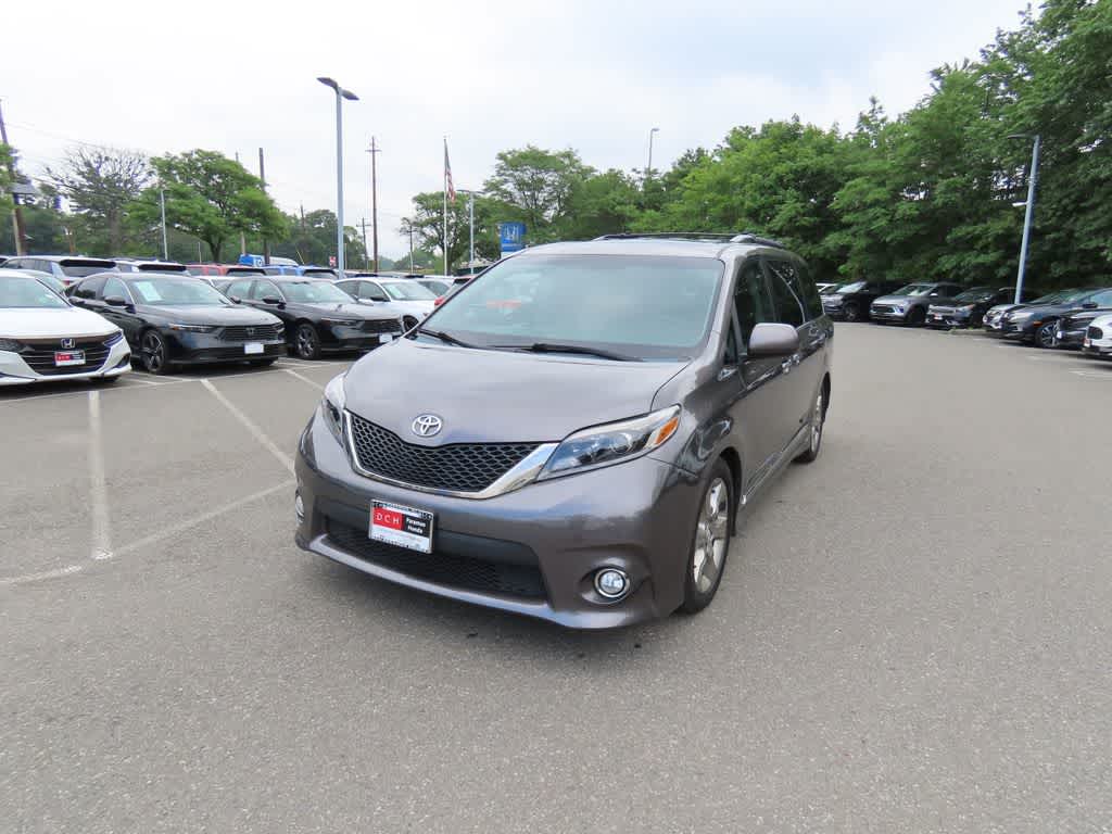 2015 Toyota Sienna SE -
                  Paramus, NJ