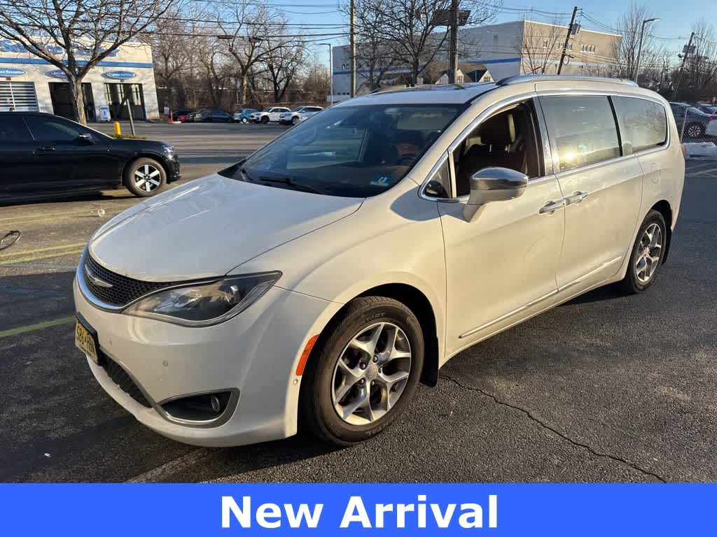 2017 Chrysler Pacifica Limited -
                  Paramus, NJ