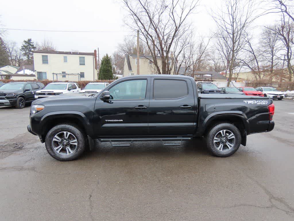 Thumbnail: 2019 Toyota Tacoma - 3