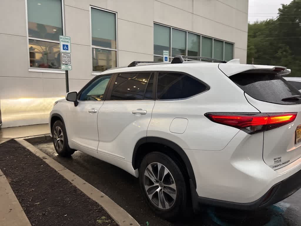 Thumbnail: 2023 Toyota Highlander - 3