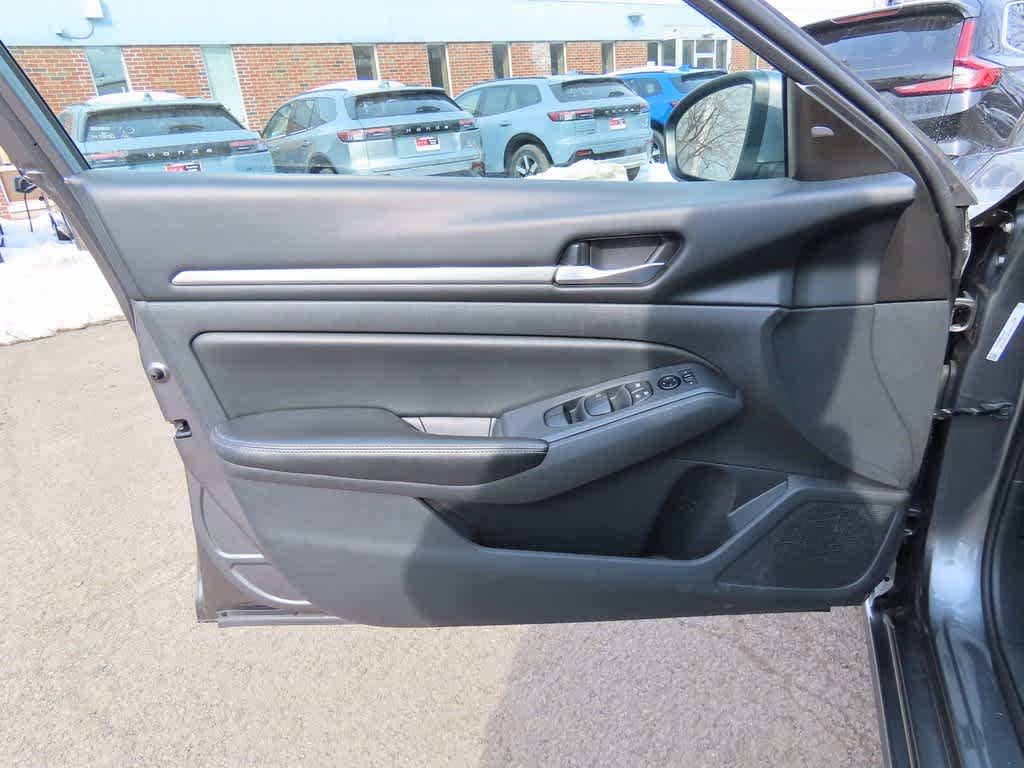 Thumbnail: 2022 Nissan Altima - 15