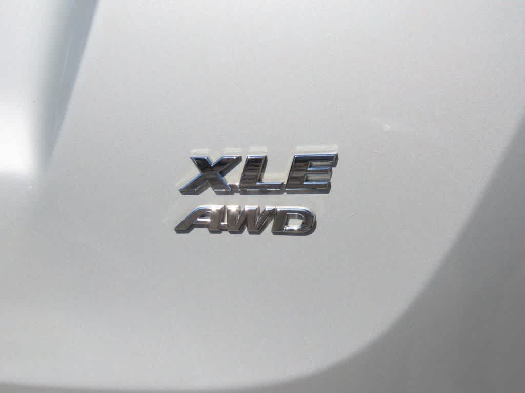 Thumbnail: 2015 Toyota RAV4 - 8