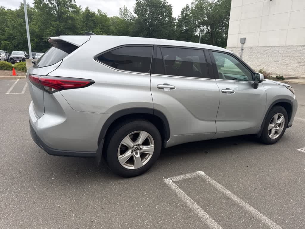 Thumbnail: 2022 Toyota Highlander - 17
