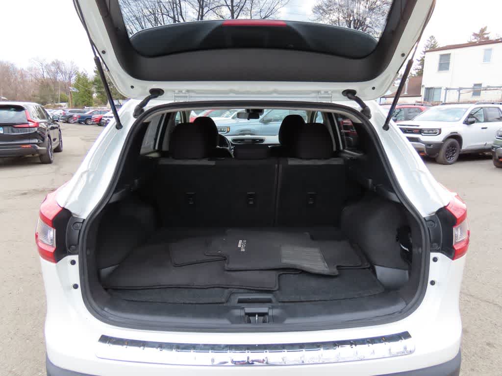 Thumbnail: 2020 Nissan Rogue Sport - 11