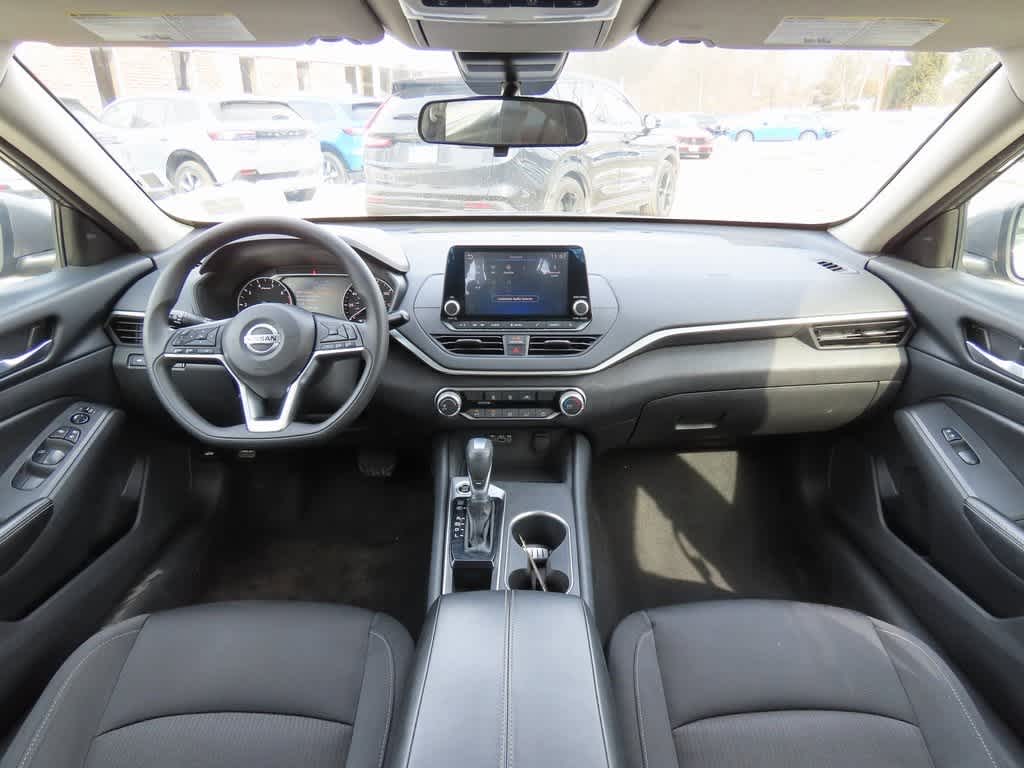 Thumbnail: 2022 Nissan Altima - 17