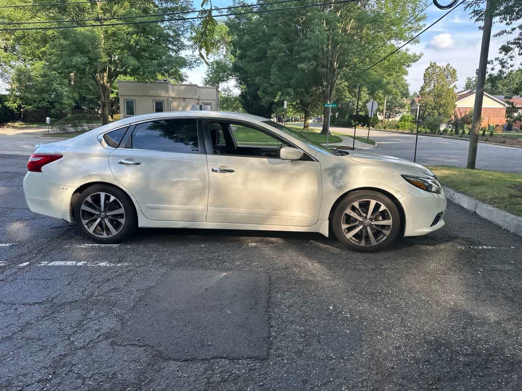 Thumbnail: 2016 Nissan Altima - 8