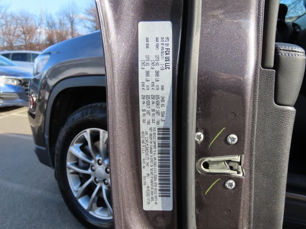 Thumbnail: 2019 Jeep Cherokee - 30