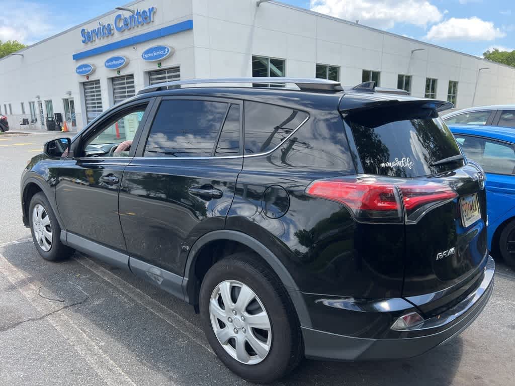 Thumbnail: 2018 Toyota RAV4 - 9