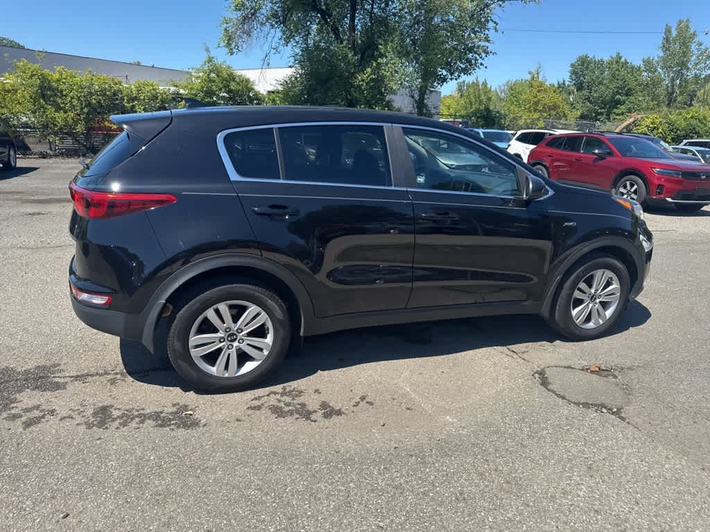Thumbnail: 2017 Kia Sportage - 21