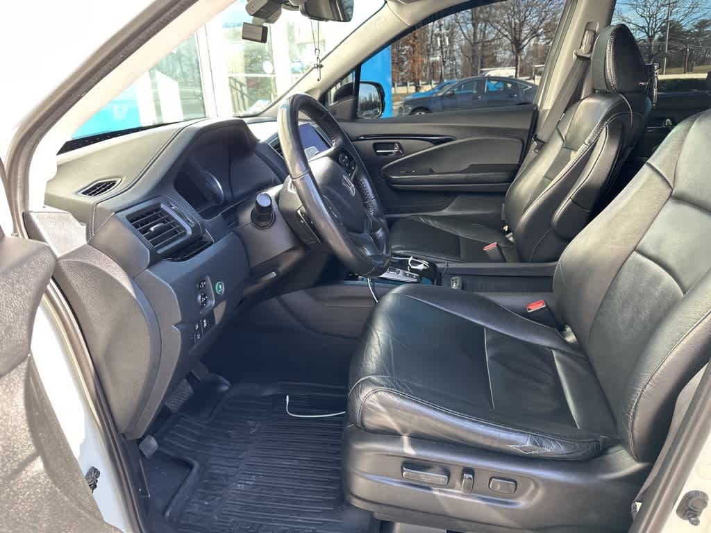 Thumbnail: 2019 Honda Pilot - 10