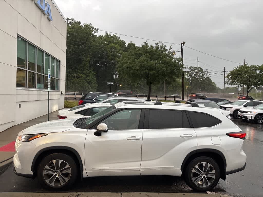 Thumbnail: 2023 Toyota Highlander - 4