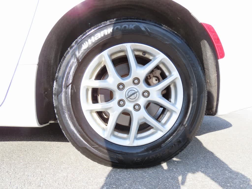 Thumbnail: 2021 Chrysler Voyager - 8