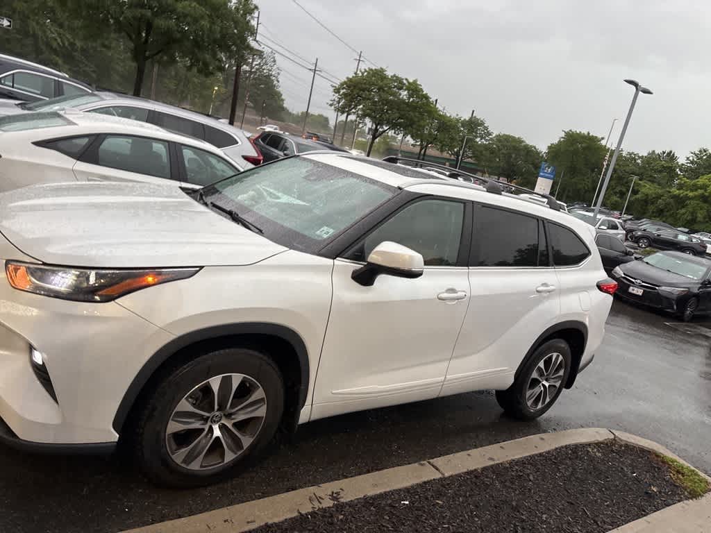 Thumbnail: 2023 Toyota Highlander - 5