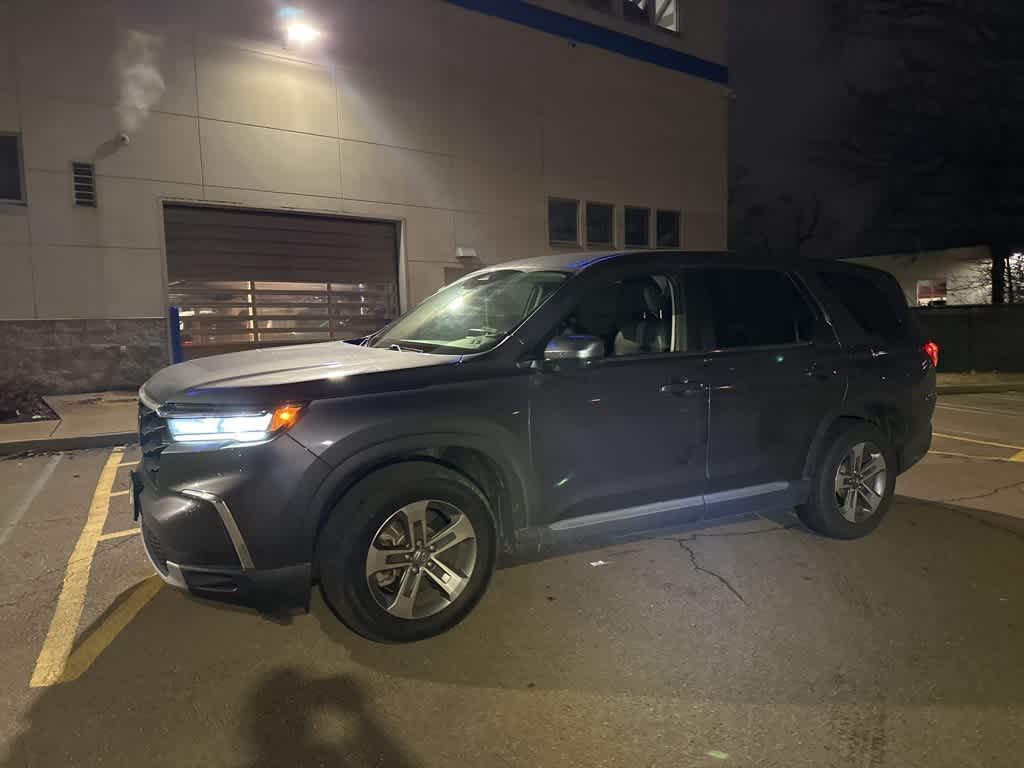 Thumbnail: 2023 Honda Pilot - 2