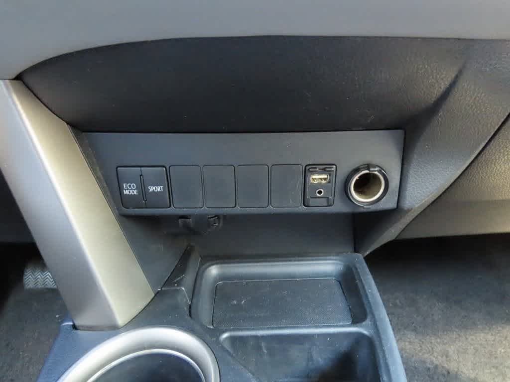 Thumbnail: 2015 Toyota RAV4 - 22