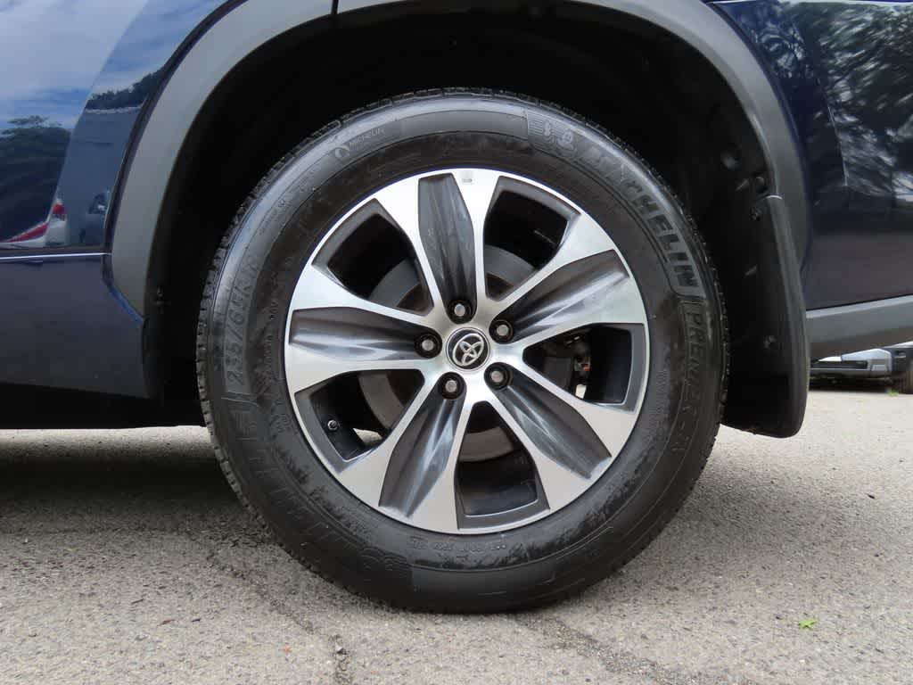 Thumbnail: 2023 Toyota Highlander - 9
