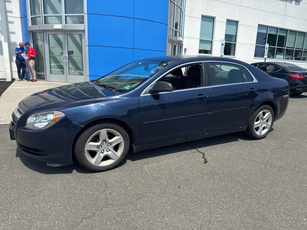 Thumbnail: 2011 Chevrolet Malibu - 3