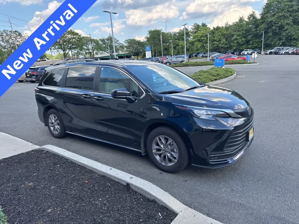 Thumbnail: 2025 Toyota Sienna - 1
