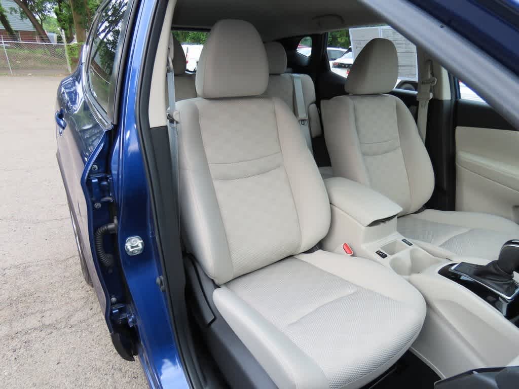 2022 Nissan Rogue Sport SV 16