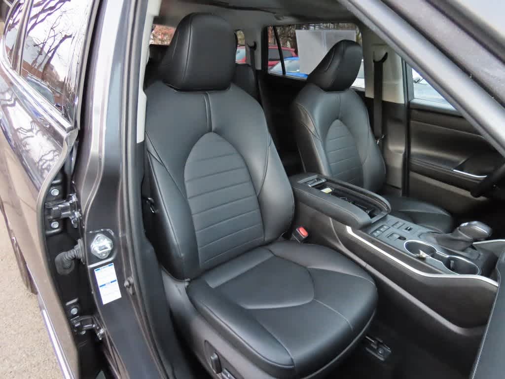 Thumbnail: 2020 Toyota Highlander - 17