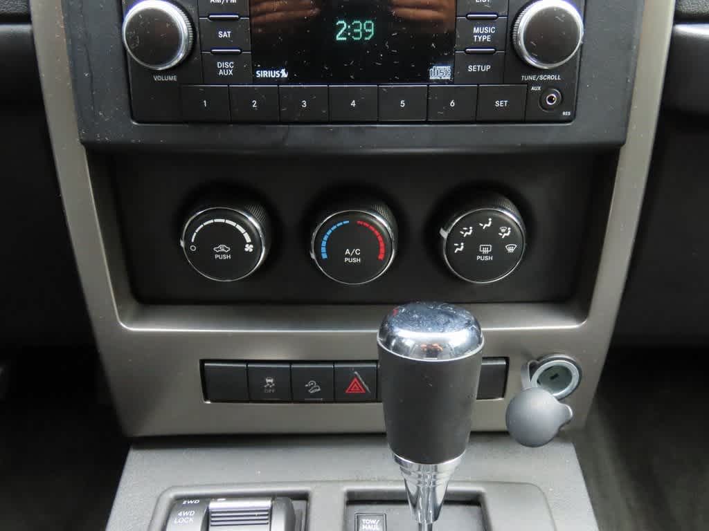 Thumbnail: 2012 Jeep Liberty - 21