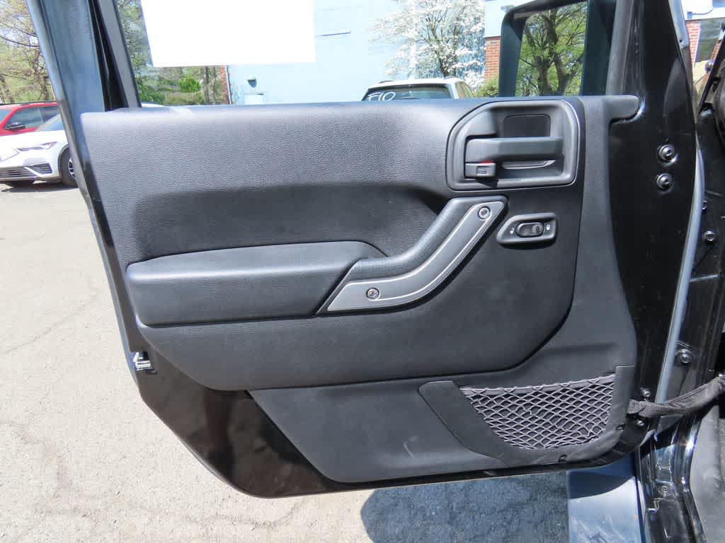 Thumbnail: 2015 Jeep Wrangler - 13