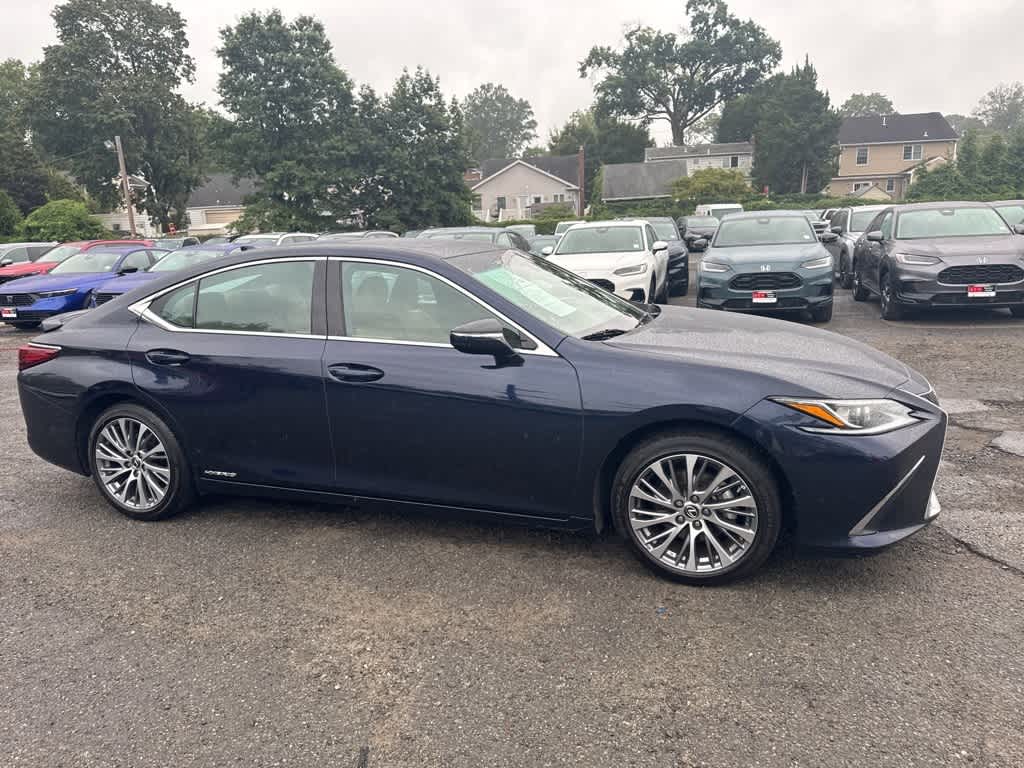 Thumbnail: 2021 Lexus ES - 15