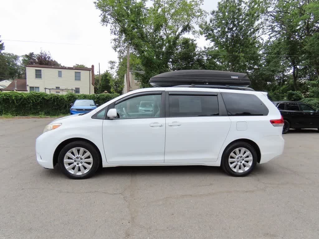 Thumbnail: 2014 Toyota Sienna - 3