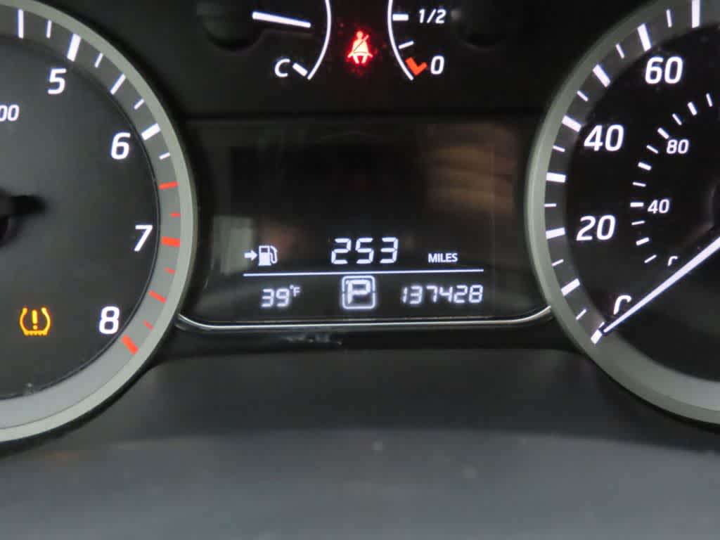 Thumbnail: 2015 Nissan Sentra - 21