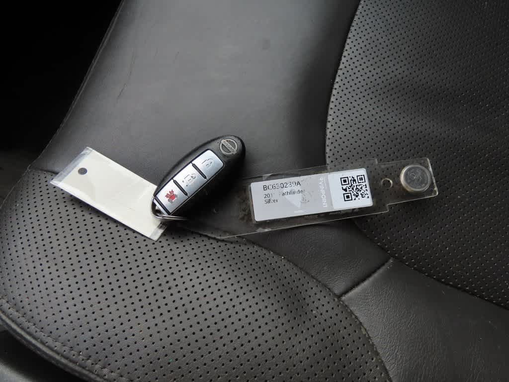 Thumbnail: 2011 Nissan Pathfinder - 28