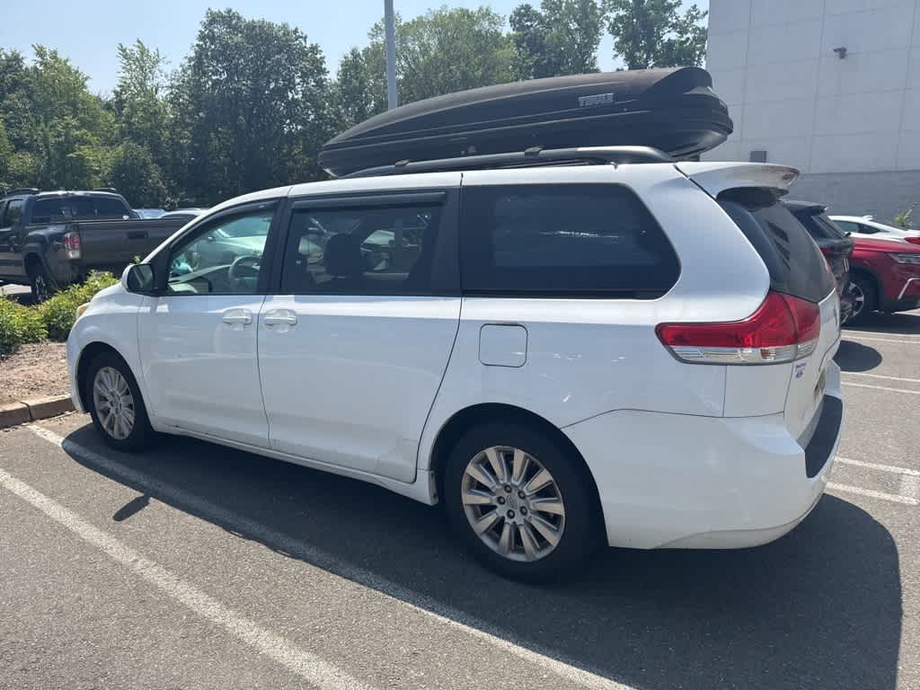 Thumbnail: 2014 Toyota Sienna - 9