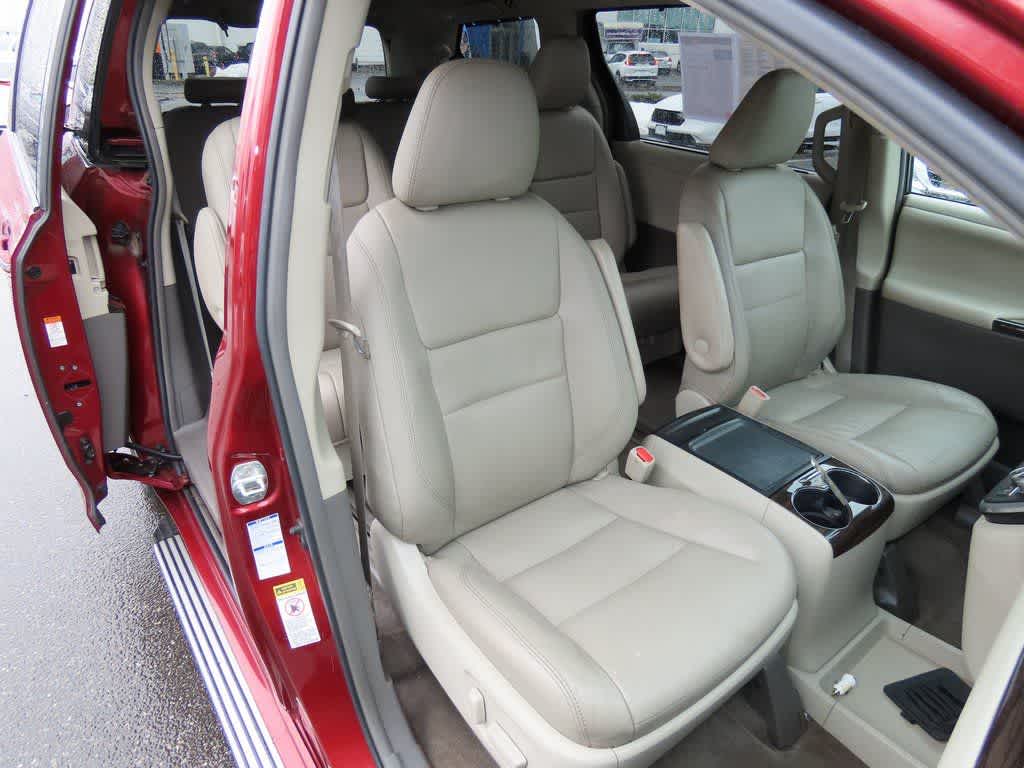 Thumbnail: 2017 Toyota Sienna - 17