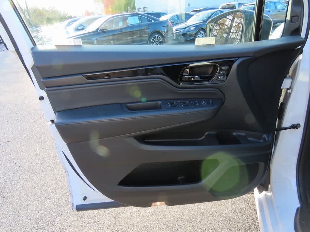 Thumbnail: 2023 Honda Odyssey - 18