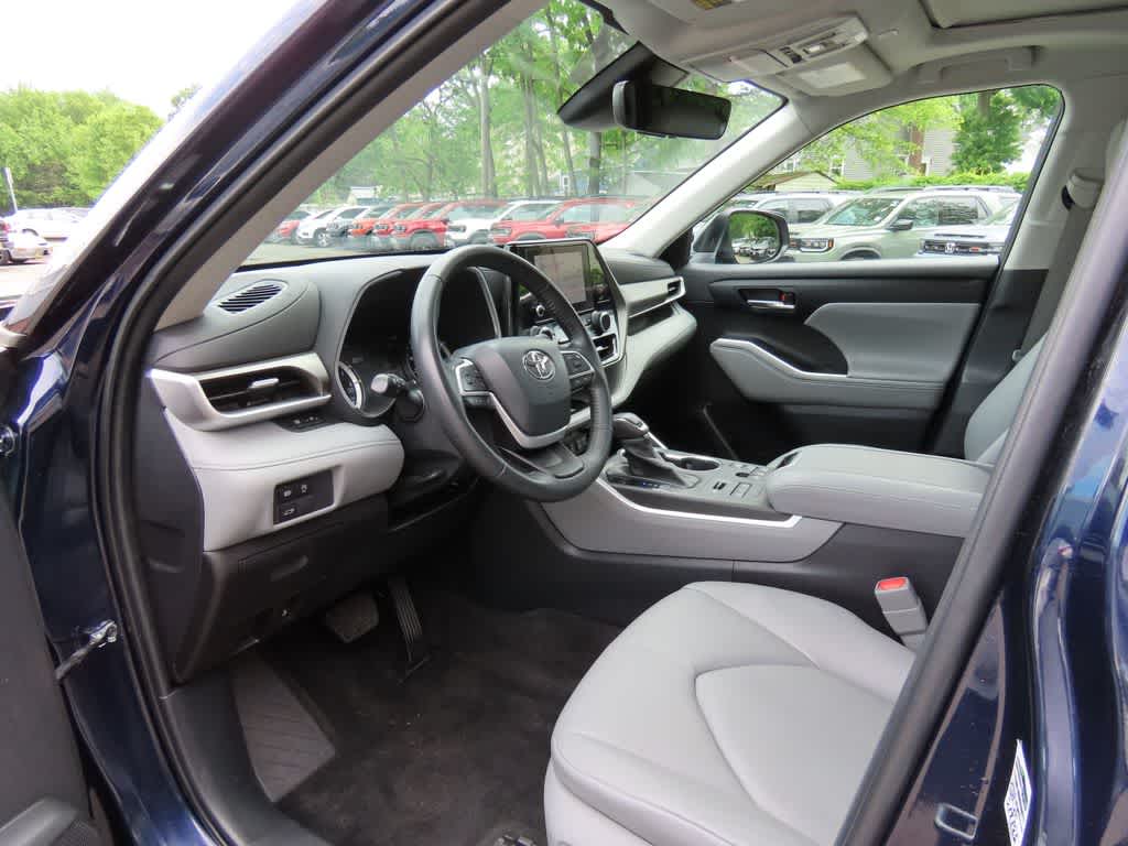 Thumbnail: 2023 Toyota Highlander - 2