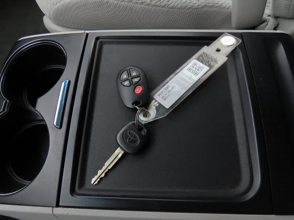 Thumbnail: 2014 Toyota Sienna - 24