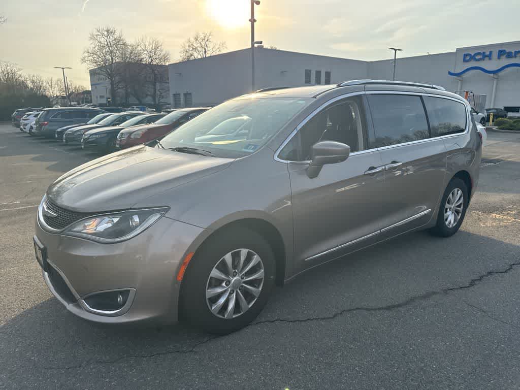 2018 Chrysler Pacifica Touring L -
                  Paramus, NJ
