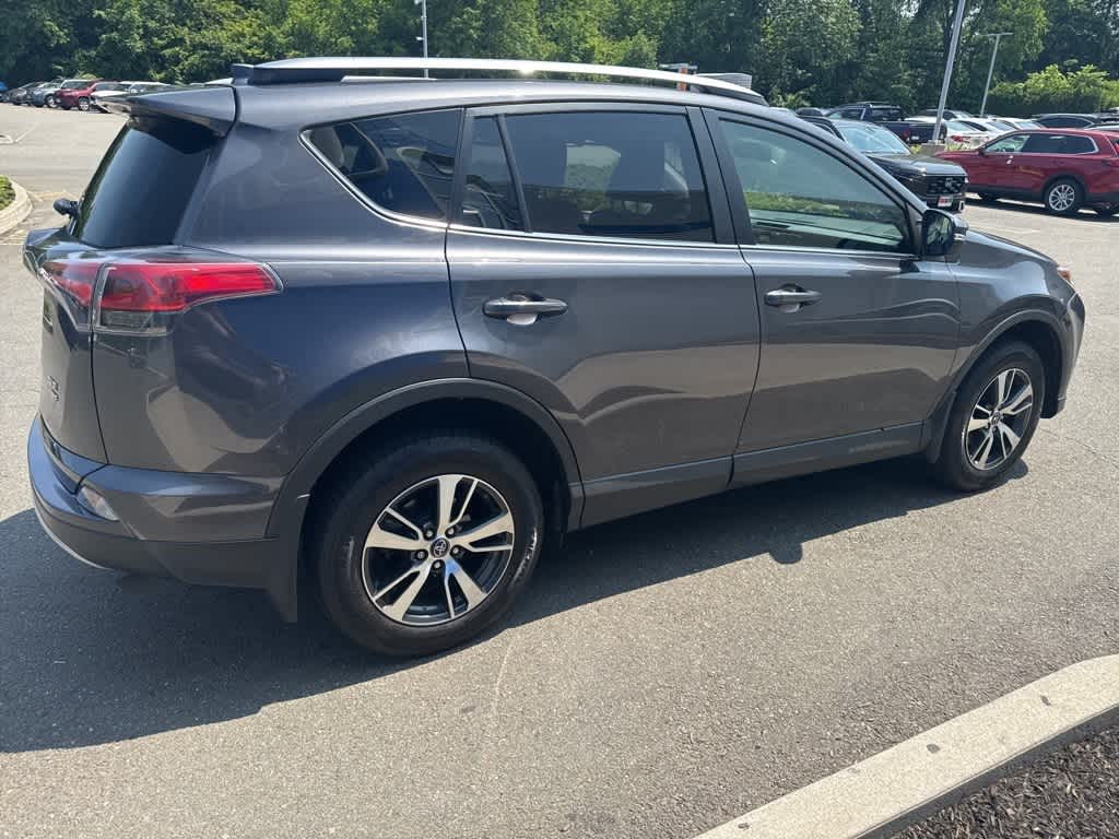 2018 Toyota RAV4 XLE 16