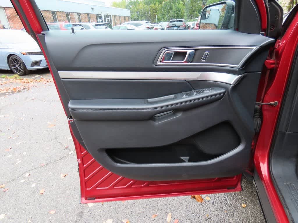 Thumbnail: 2016 Ford Explorer - 17