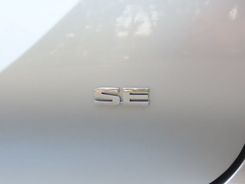 Thumbnail: 2024 Mitsubishi Outlander - 8
