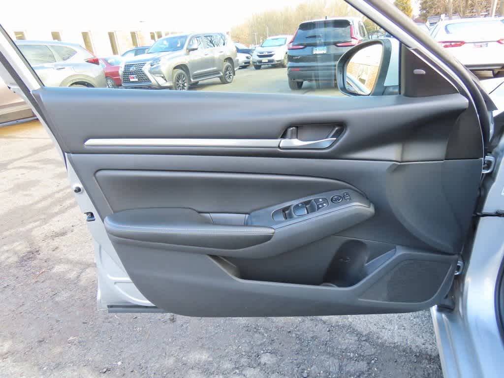 Thumbnail: 2022 Nissan Altima - 14