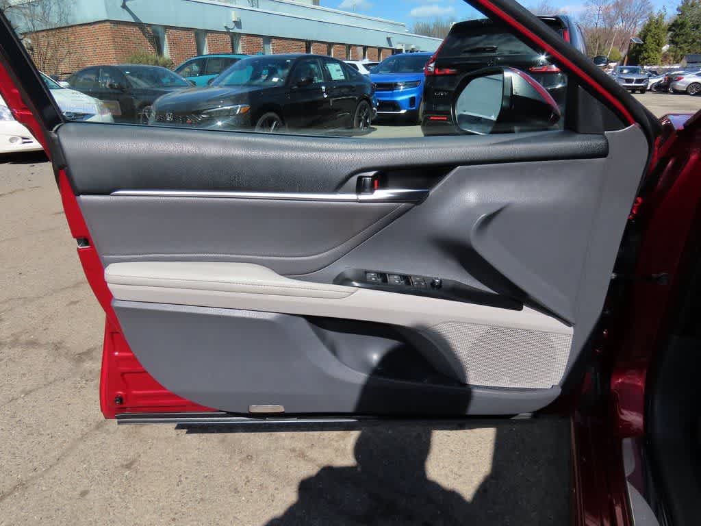 Thumbnail: 2018 Toyota Camry - 16