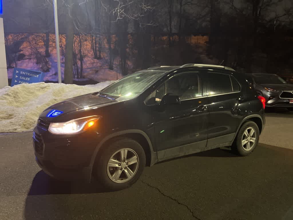 Thumbnail: 2018 Chevrolet Trax - 2