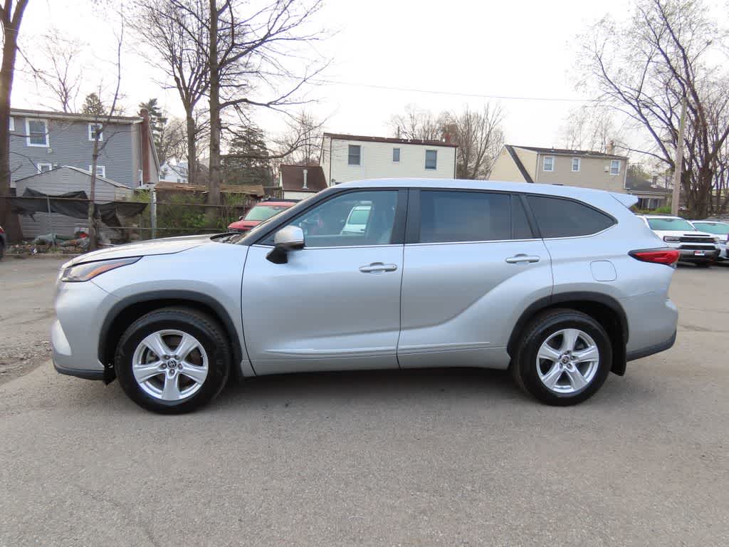 Thumbnail: 2023 Toyota Highlander - 3