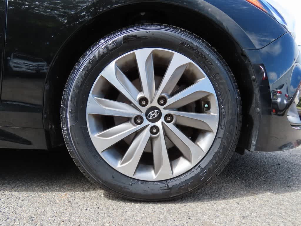 Thumbnail: 2015 Hyundai Sonata - 9