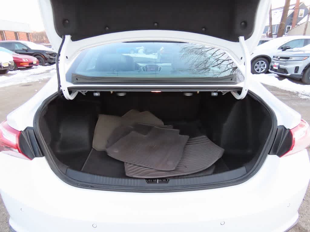 Thumbnail: 2019 Chevrolet Malibu - 11