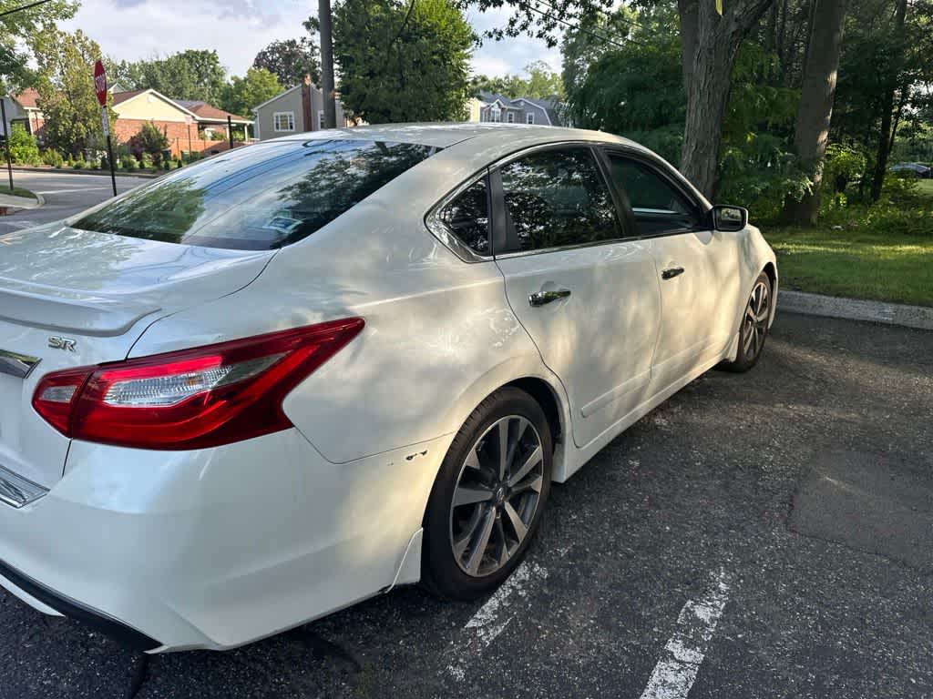 Thumbnail: 2016 Nissan Altima - 10