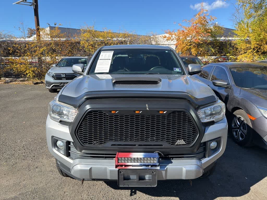 Thumbnail: 2019 Toyota Tacoma - 4